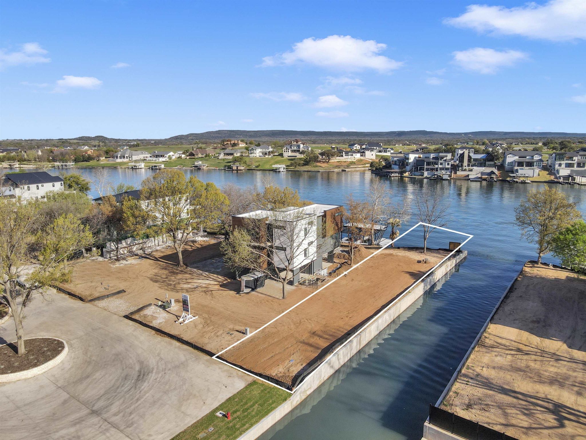 40 Lake, Kingsland