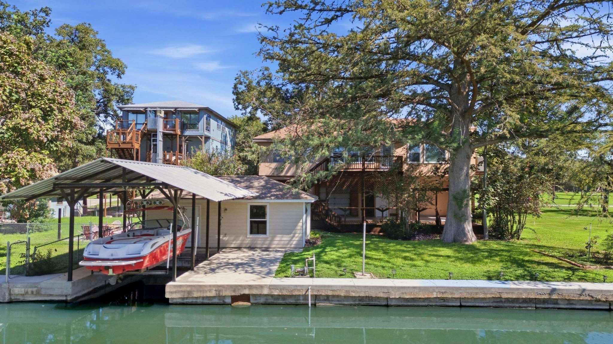 124 Lakeside, Seguin