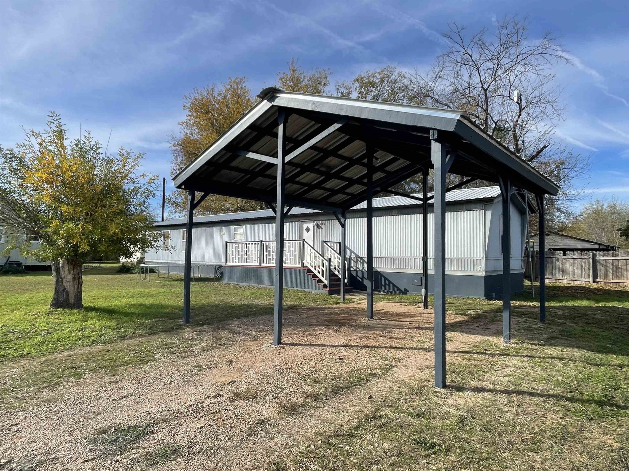 113 Elizabeth, Spicewood