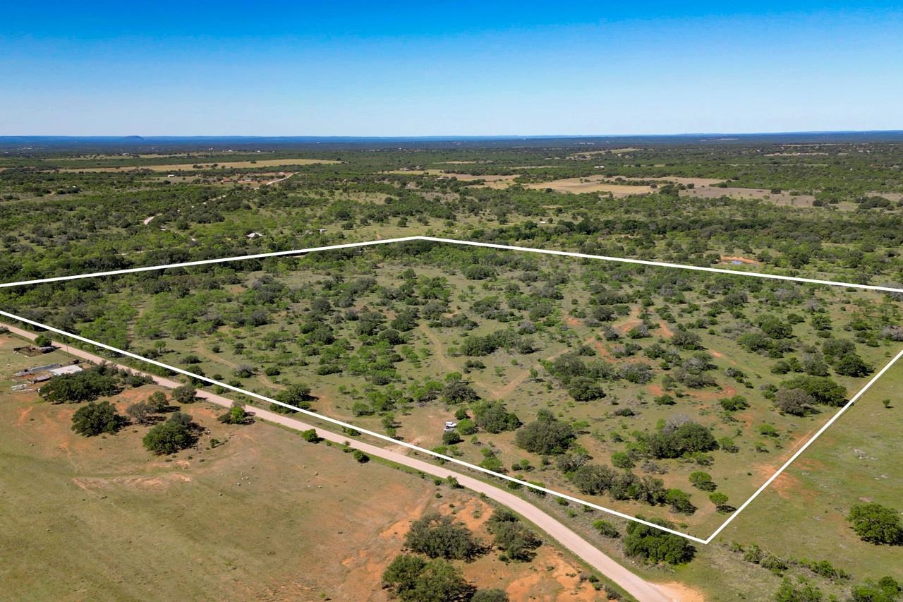 000 County Road 402, Llano