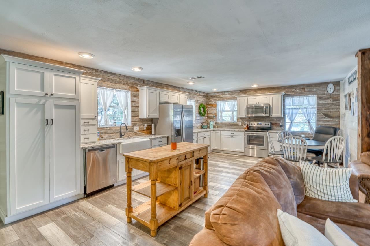 1117 County Road 132B, Kingsland