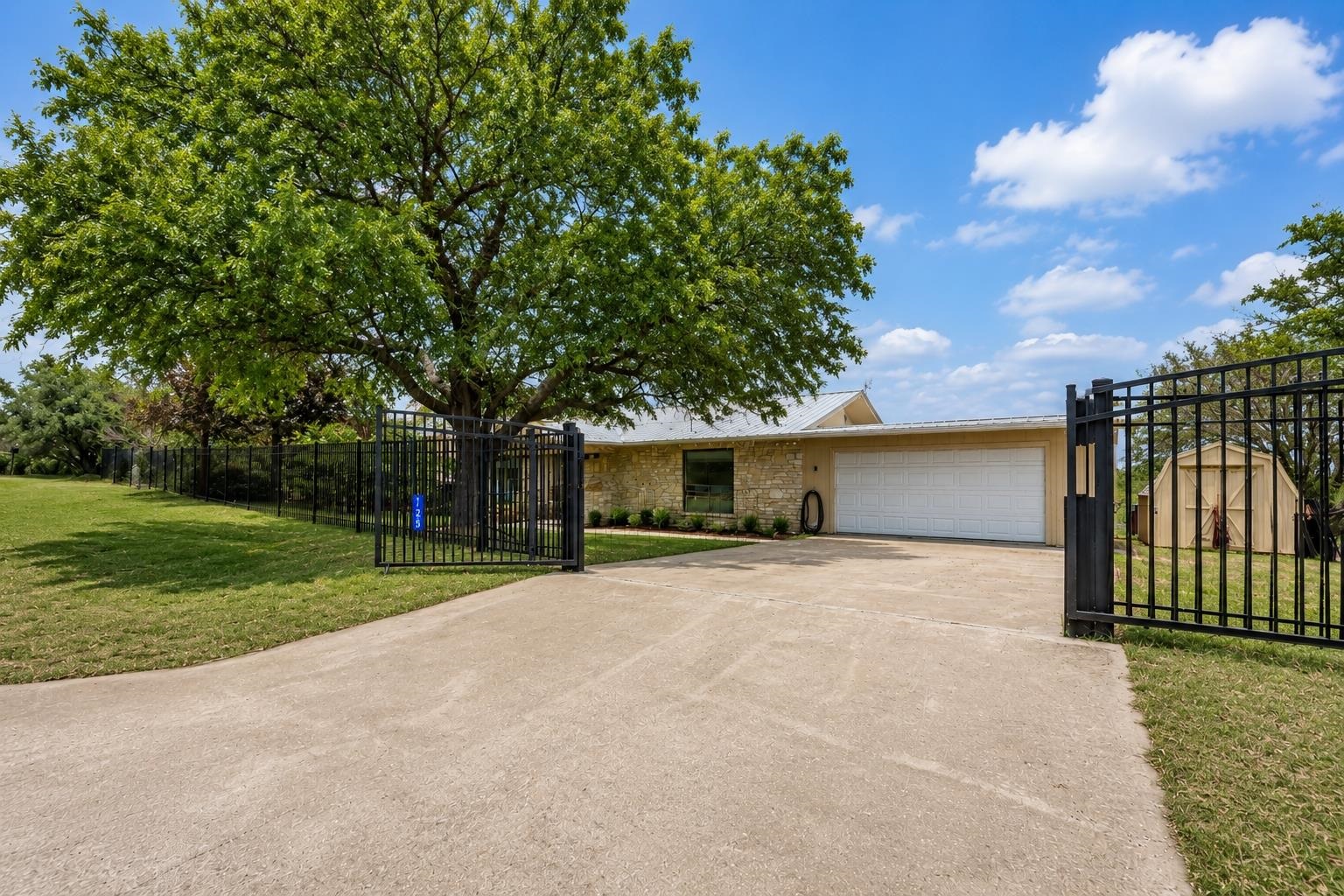 125 Winding Way, Sunrise Beach
