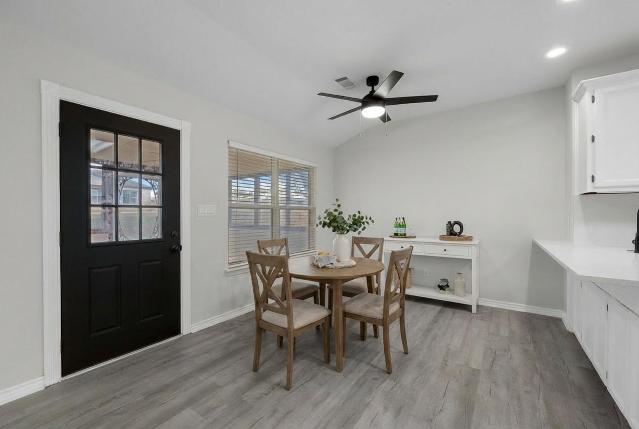 Dining Space – Virtually Staged