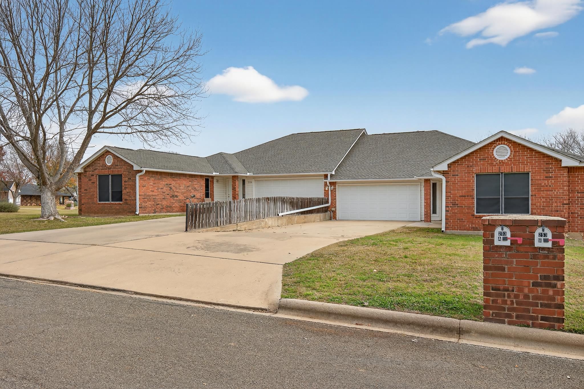 253 Brae Burn, Meadowlakes