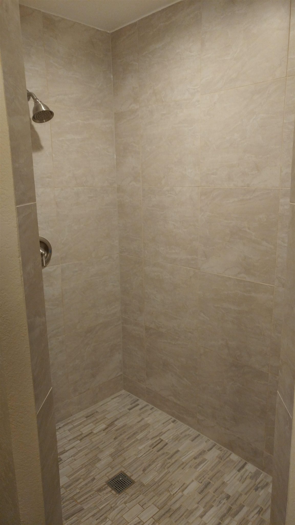 Walk-in Shower w/ 2 shower heads