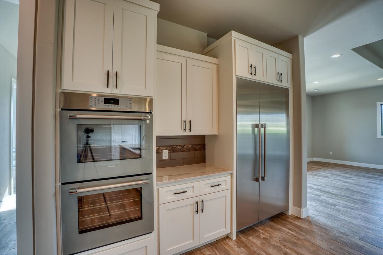 Soft close cabinets and stainless pulls, all ready for the holidays!