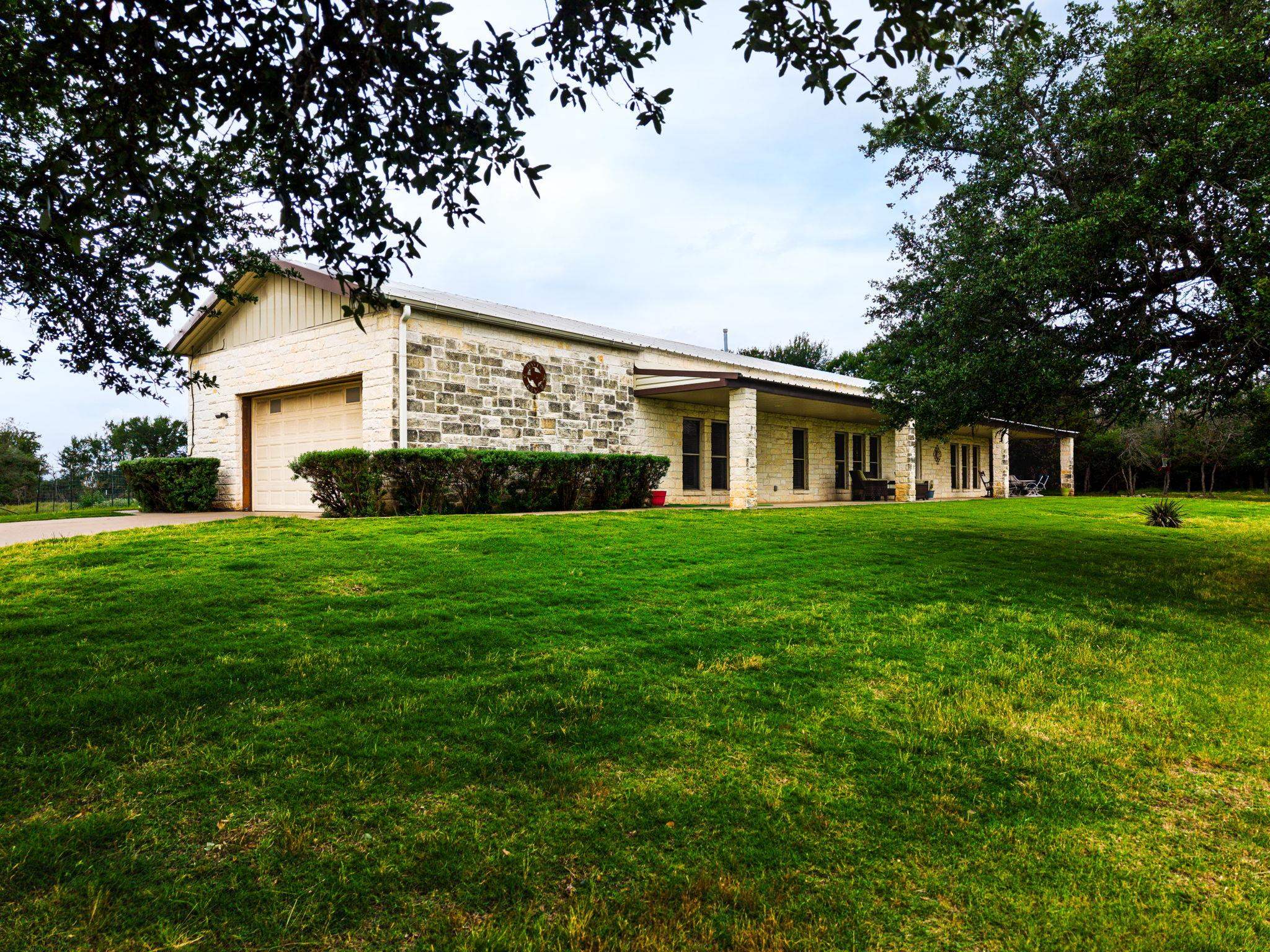 8089 FM 580, Kempner