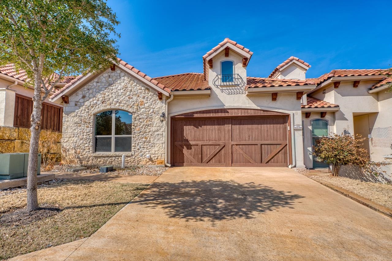 300 Tuscan Dr, Horseshoe Bay