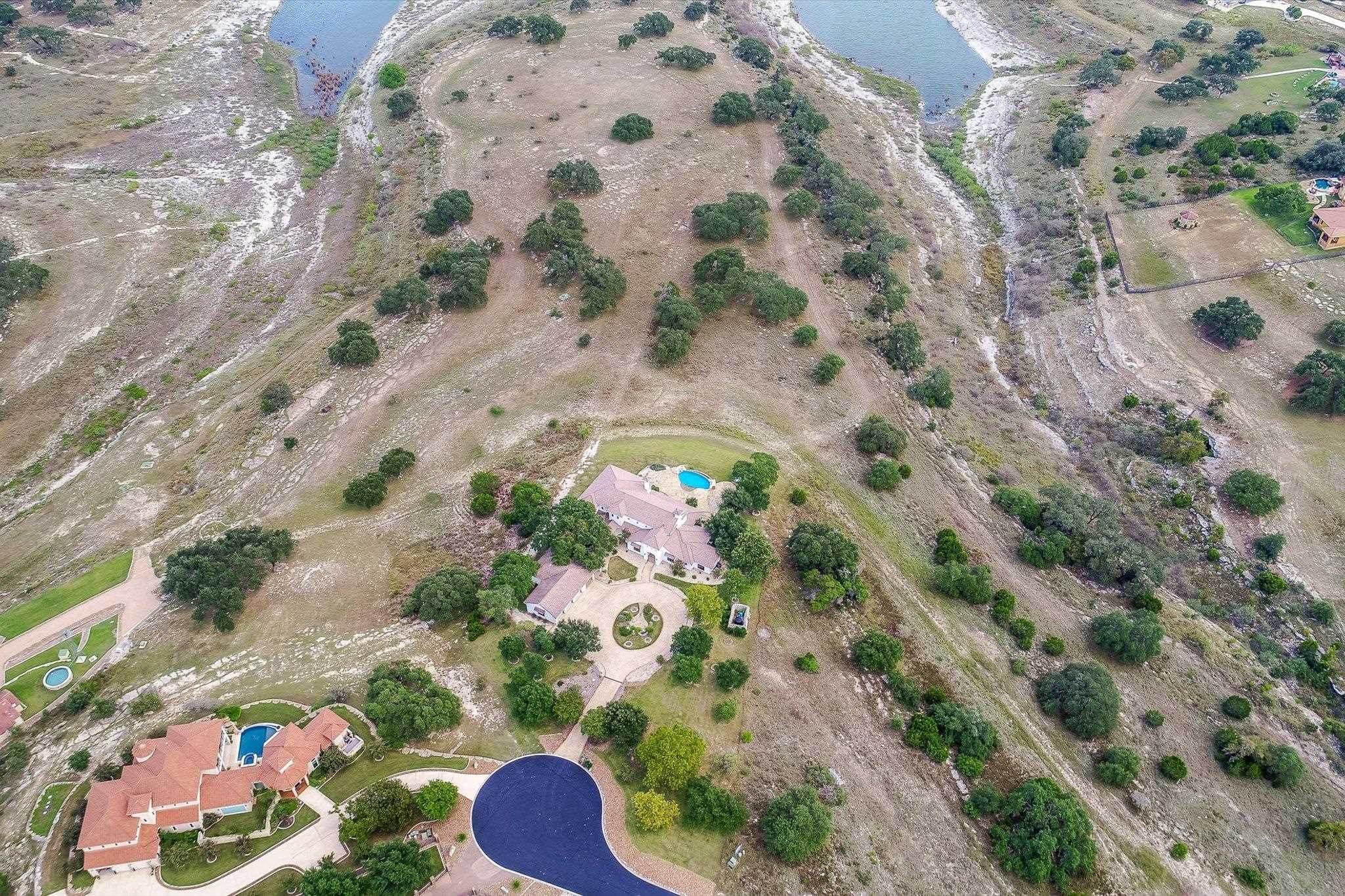 Store your boat on-site in the garage & access Canyon Lake via boat ramp at the end of The Peninsula