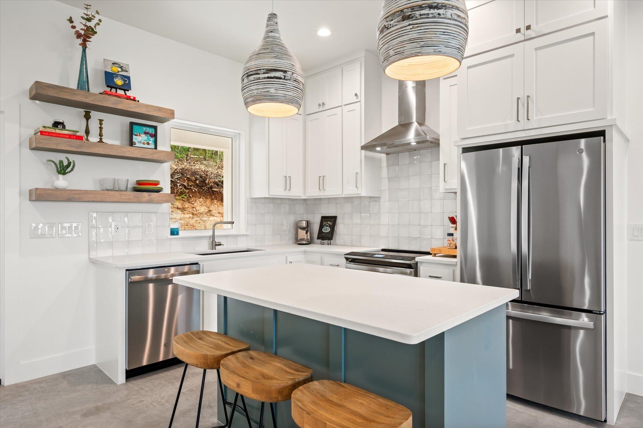 Stainless Steel Appliance, Quartz Counters