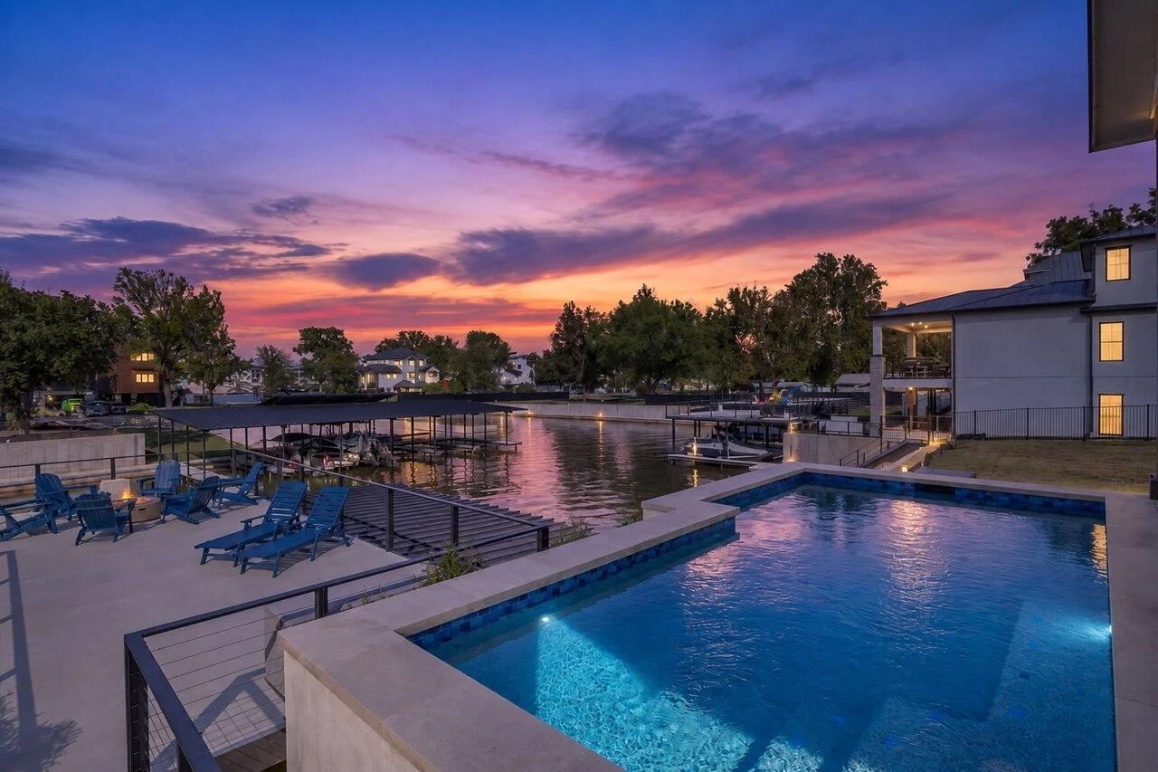 320 Lake, Kingsland