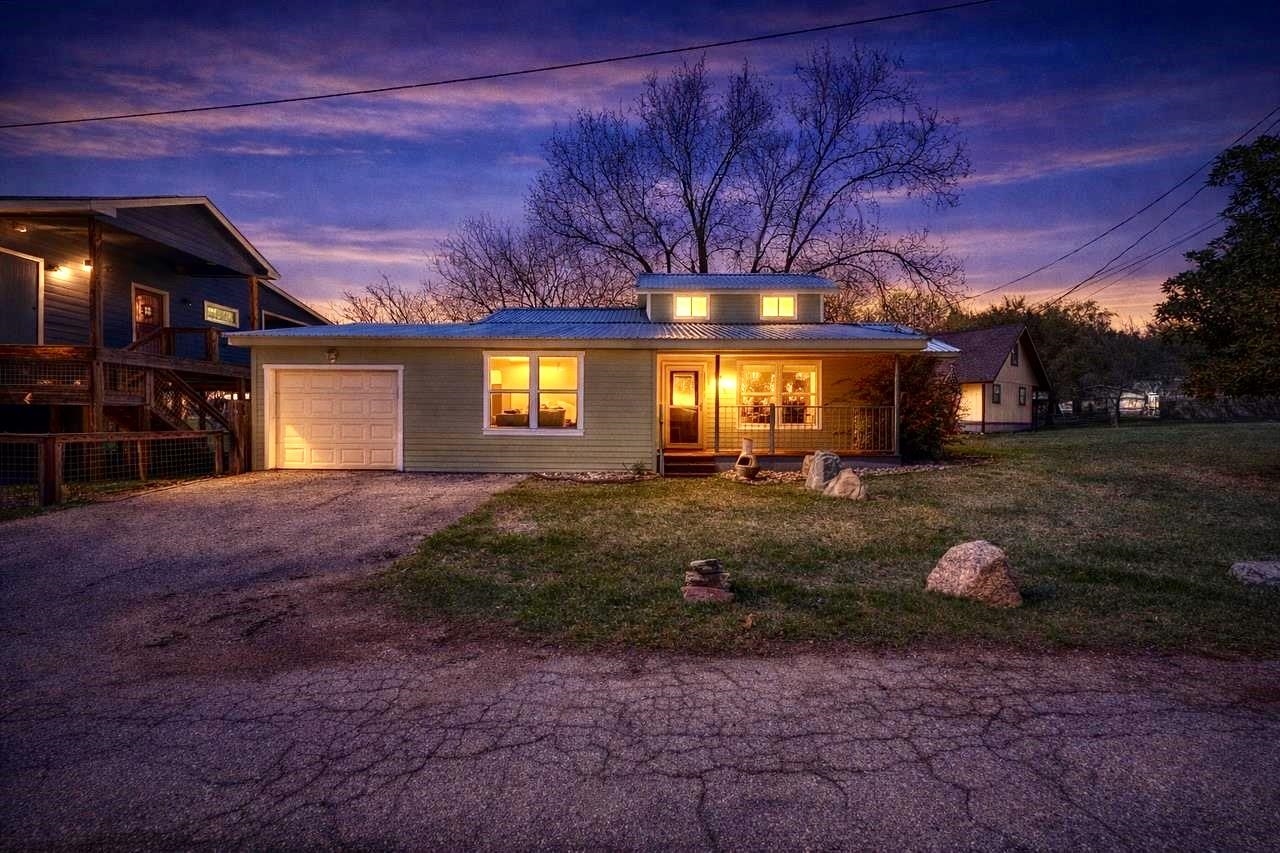 1318 Contour, Burnet