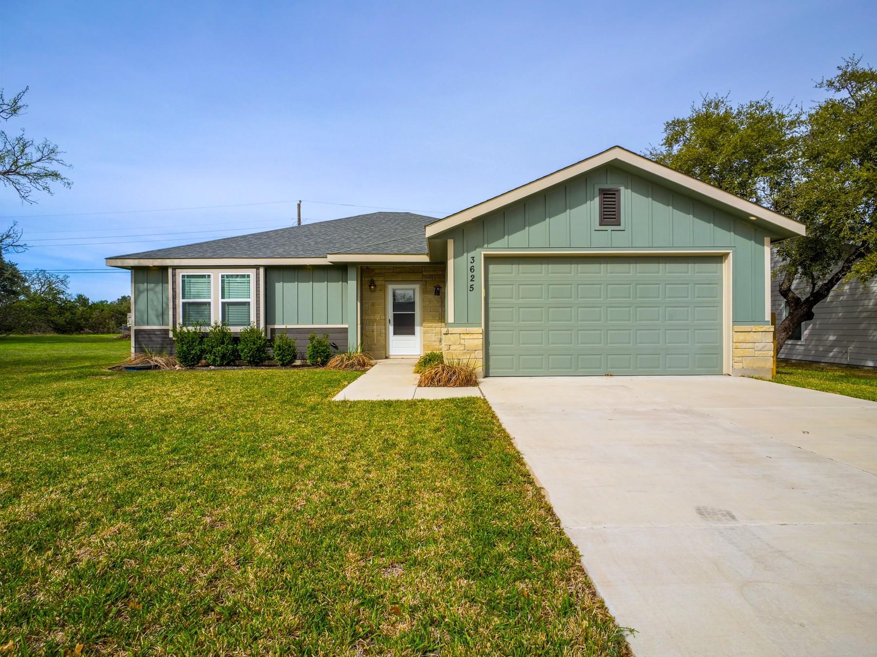 3625 Sagebrush, Kingsland
