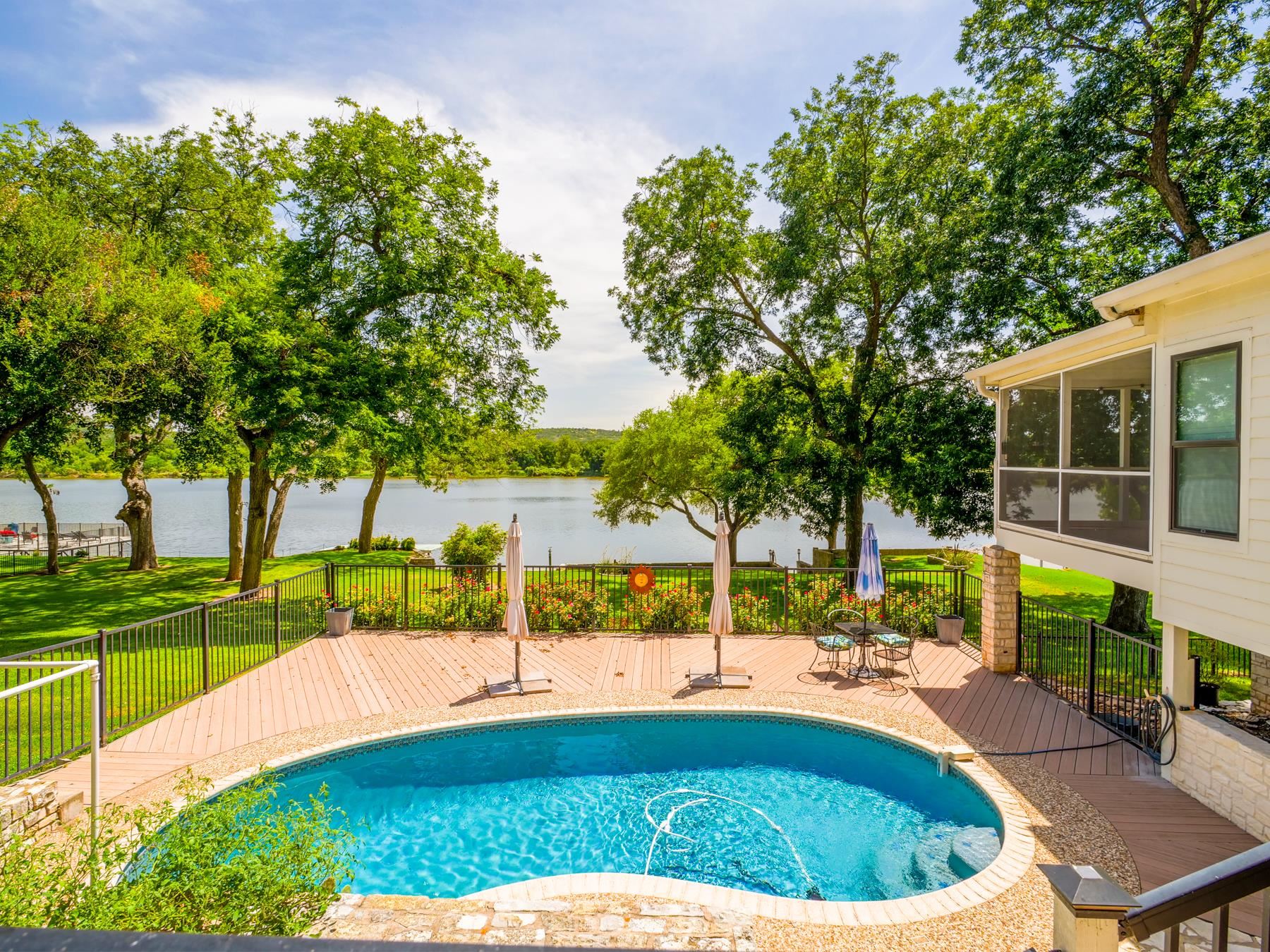313 Meadowlakes, Meadowlakes