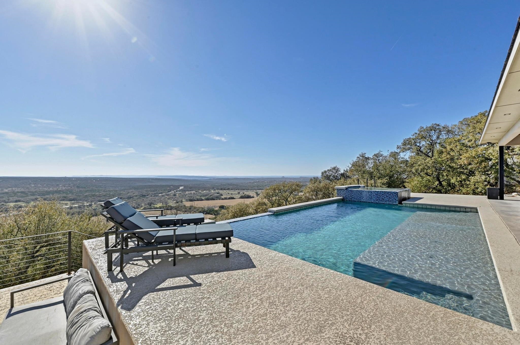 220 Eagle, Burnet