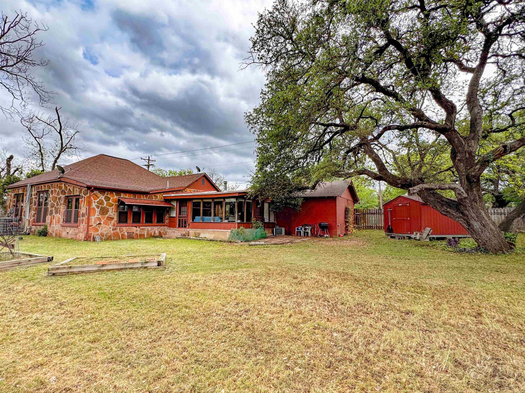1209 Oatman, Llano
