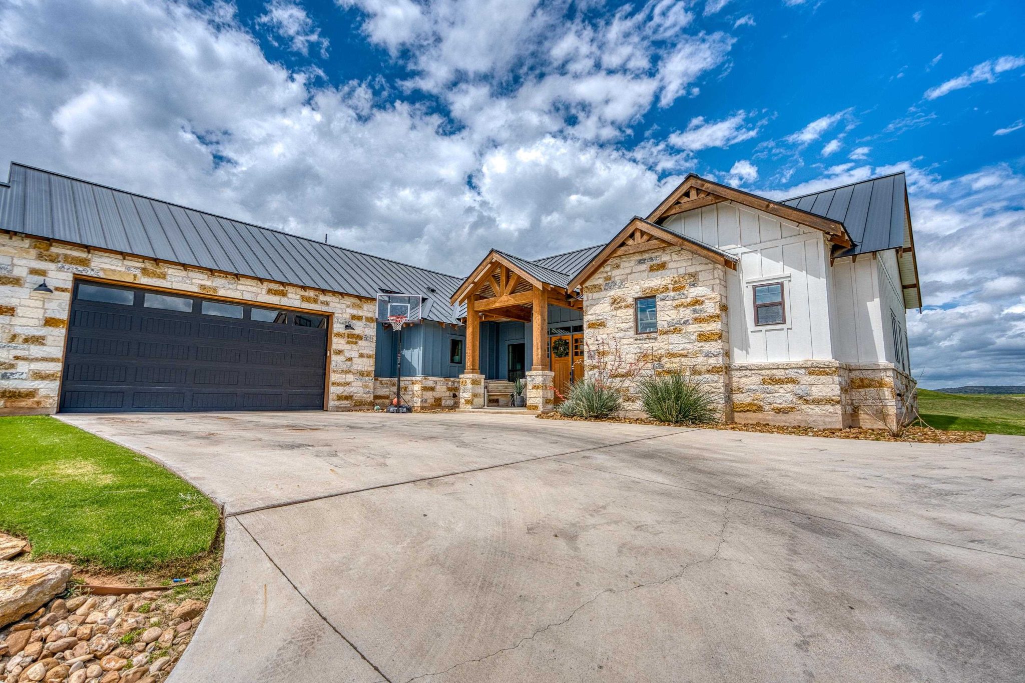 112 Legendary Estates Dr, Kingsland