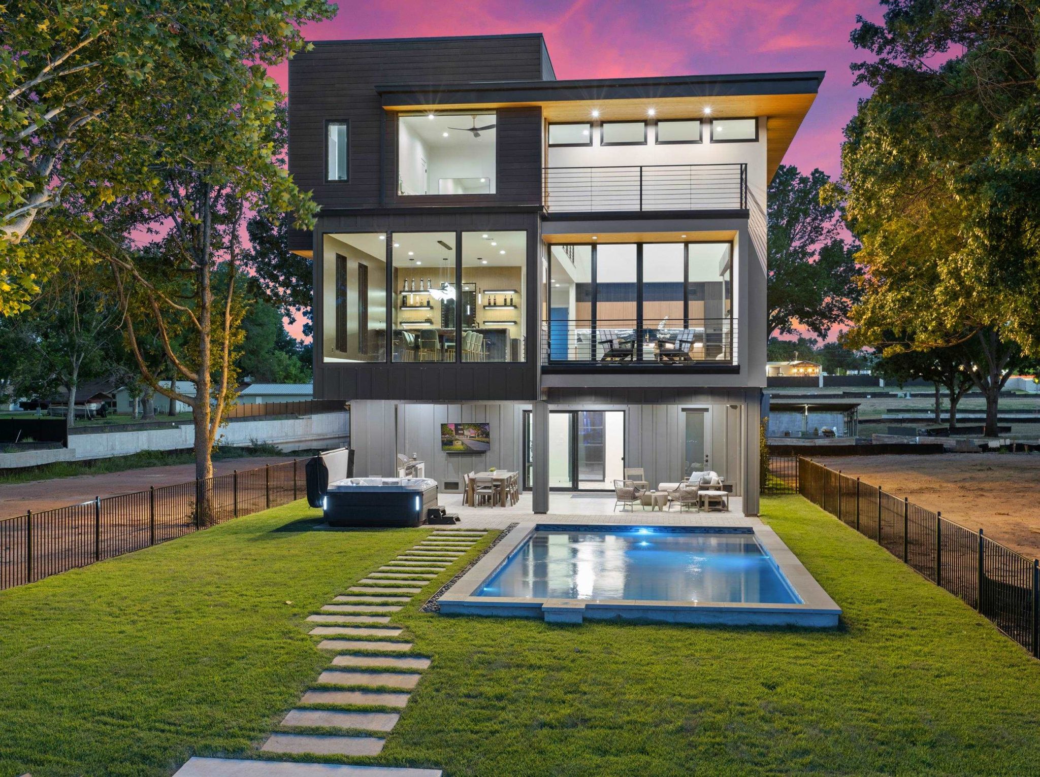 613 Lake, Kingsland