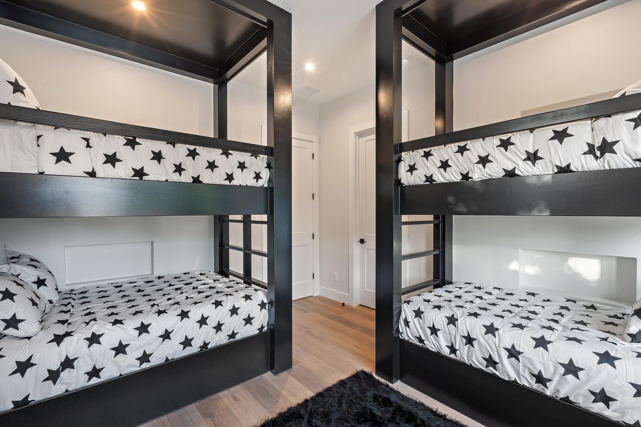 Bedroom 5: Bunk room