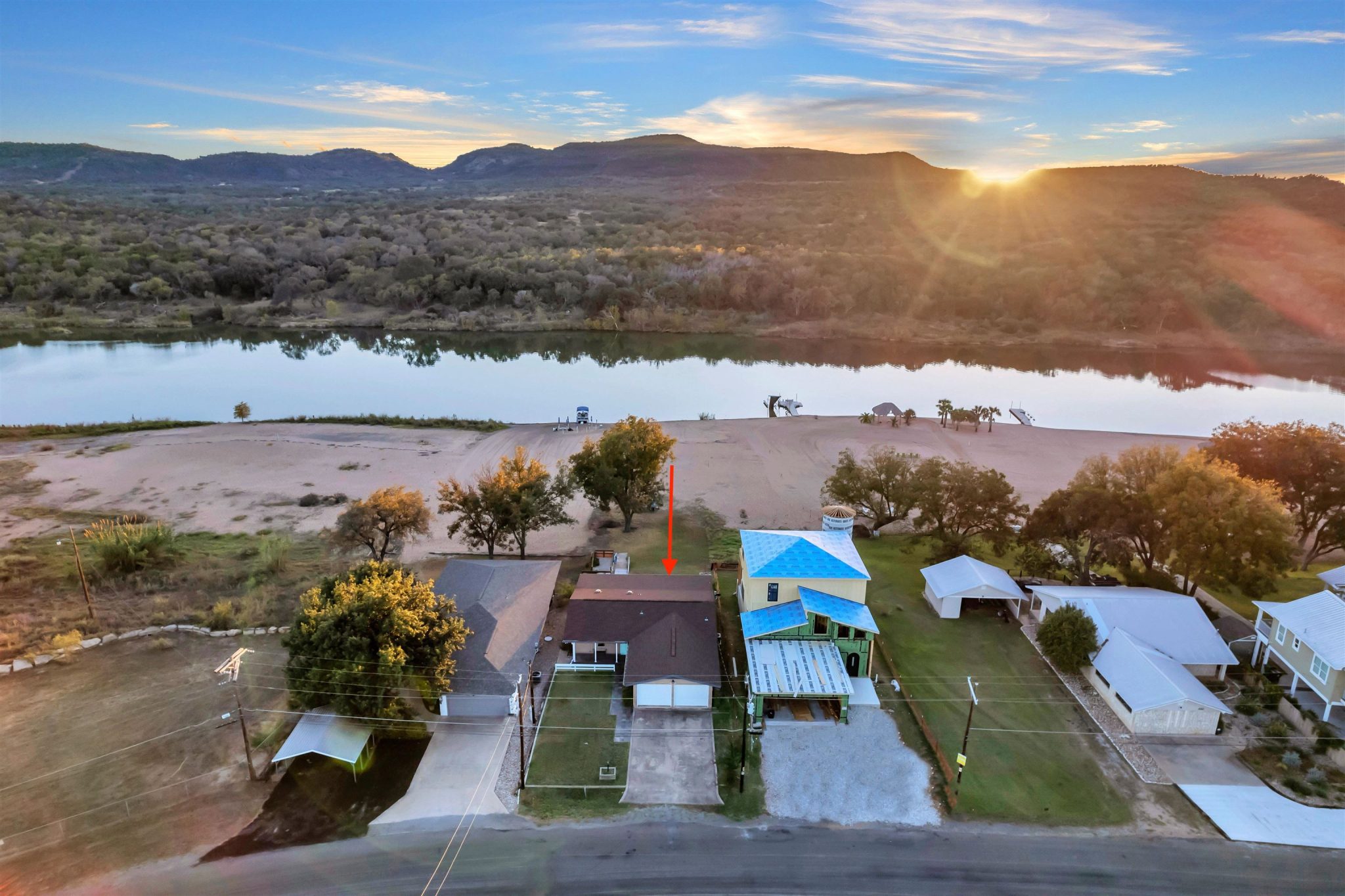 4540 River Oaks, Kingsland