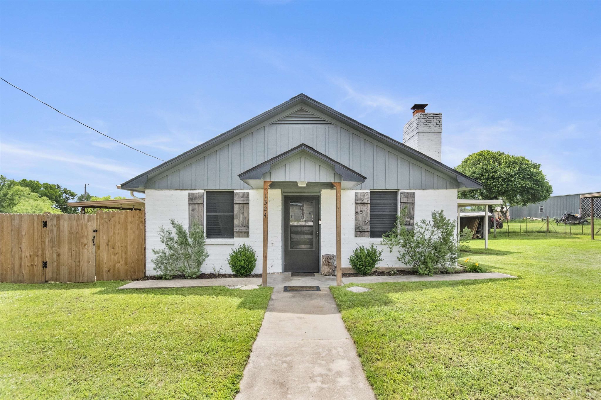 1324 Dojo ST, Tow