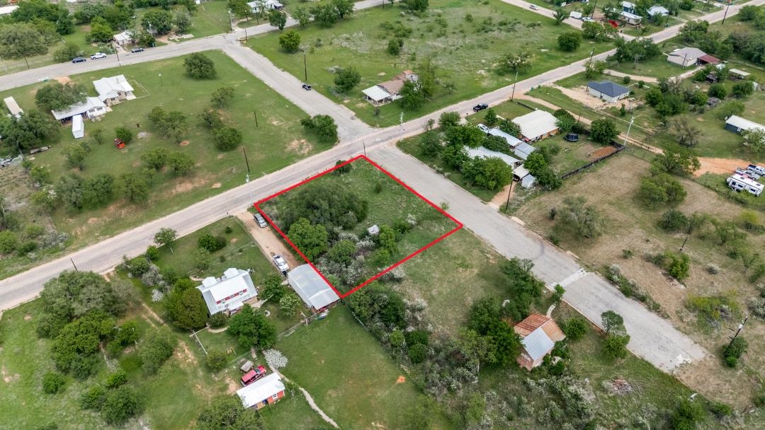 501 Vernon, Llano
