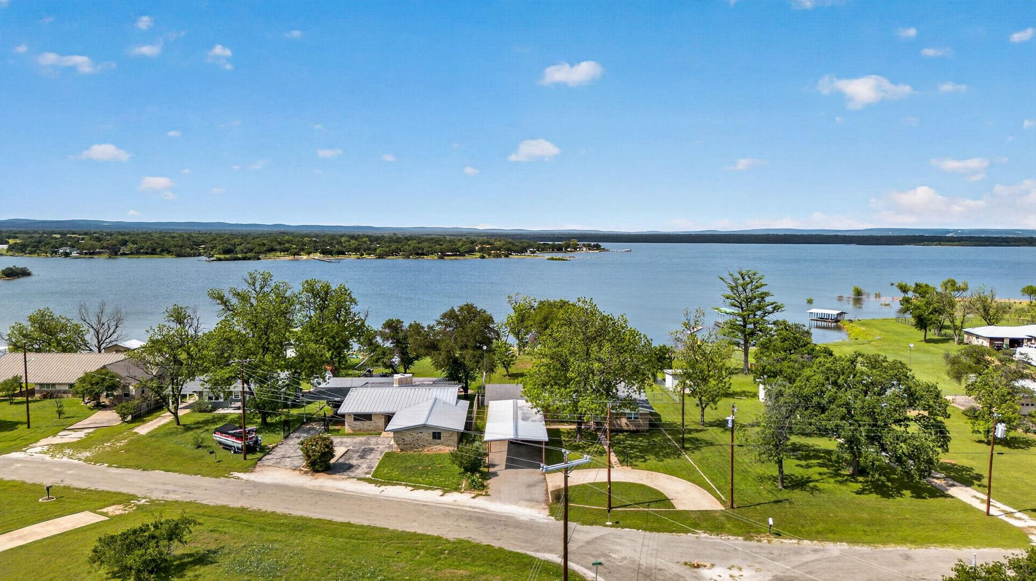 704 Golden Beach Dr, Buchanan Dam