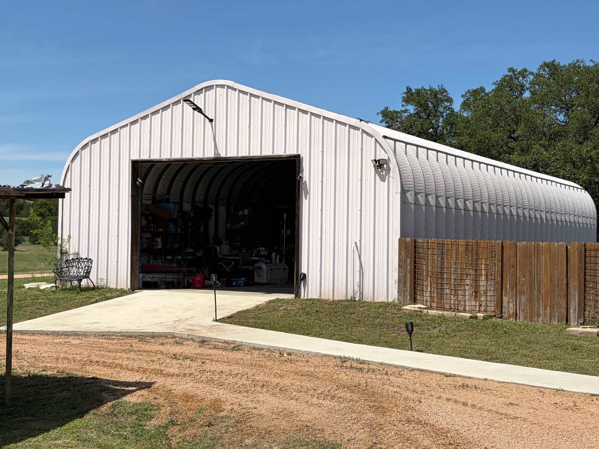 30'x60' with 220 amp service