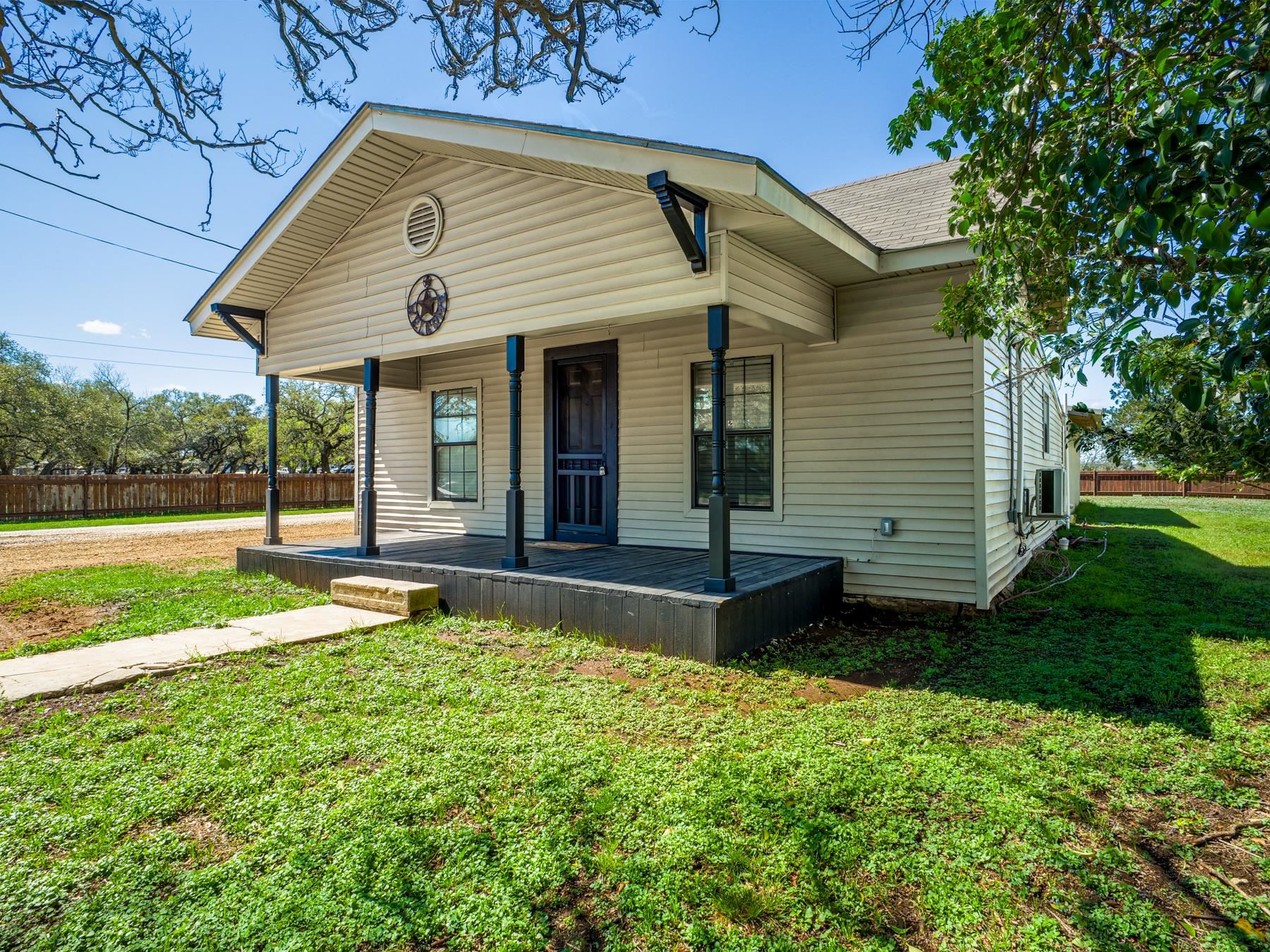 103 Avenue Q, Johnson City