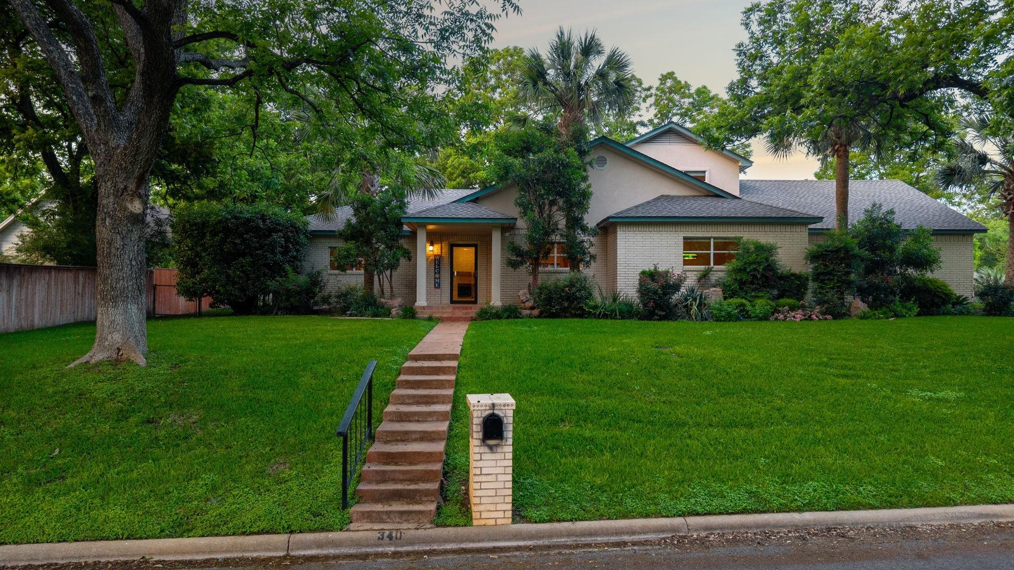 340 Columbine, Meadowlakes