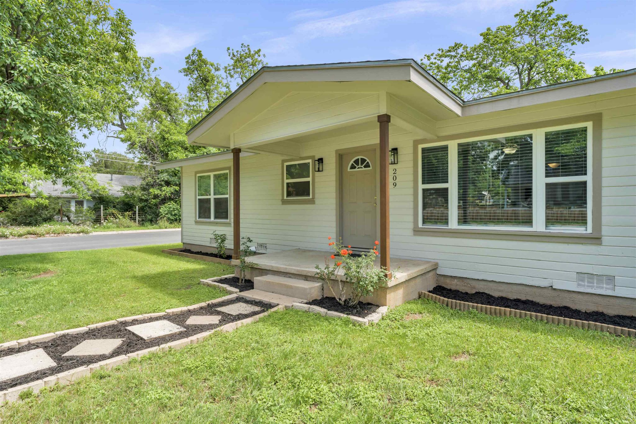 209 Live Oak St, Burnet