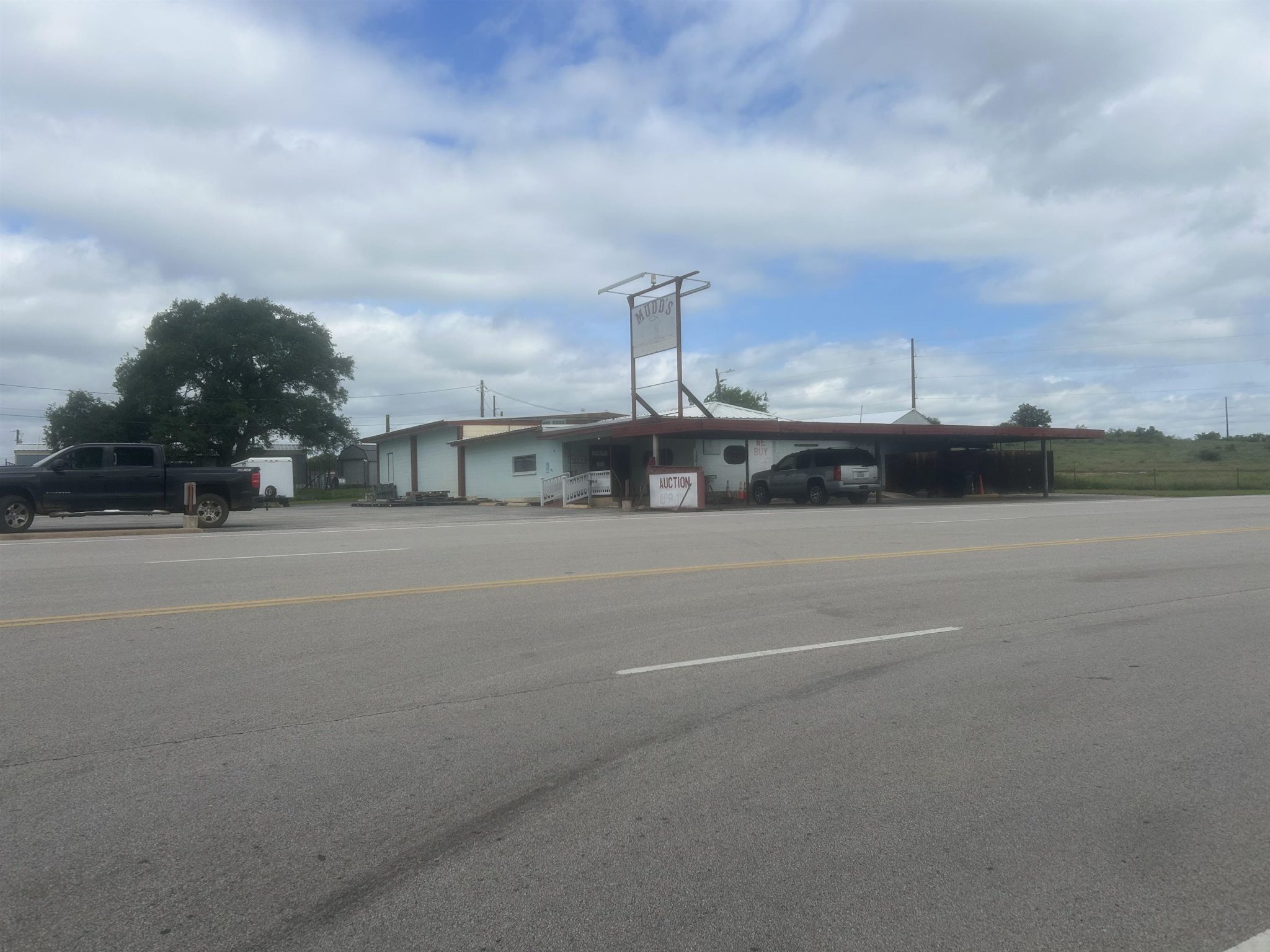 1301 Bessemer, Llano