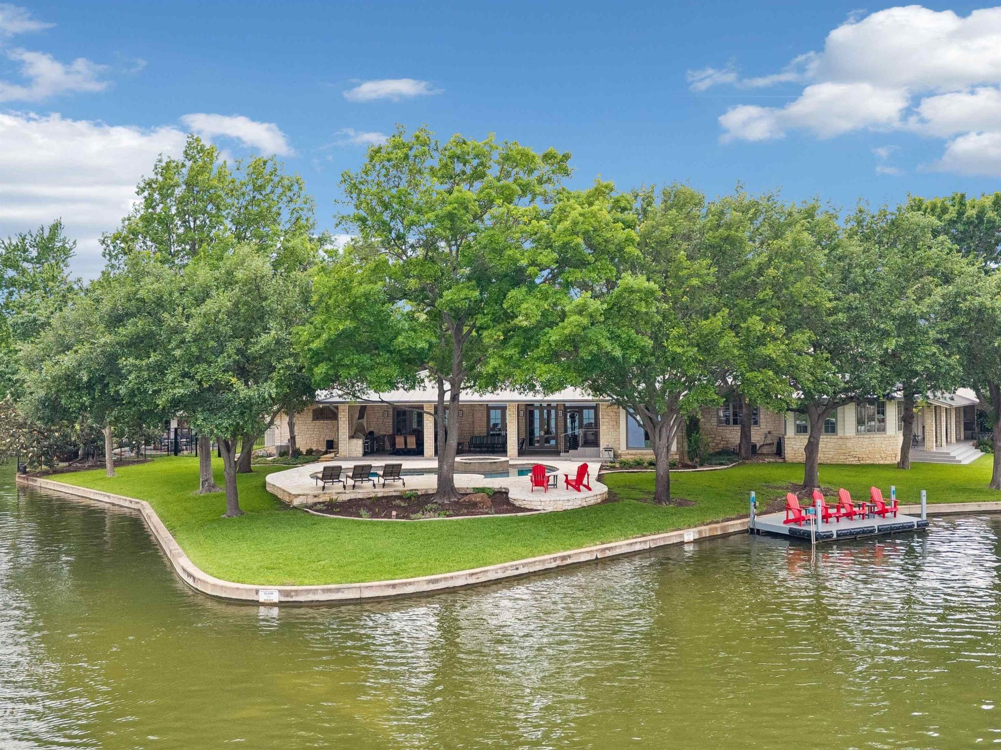 115 Nimrod, Horseshoe Bay