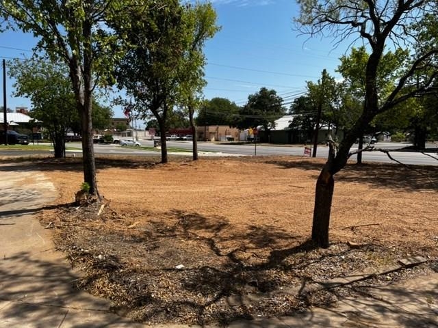 1103,1109,1111 Ford, Llano