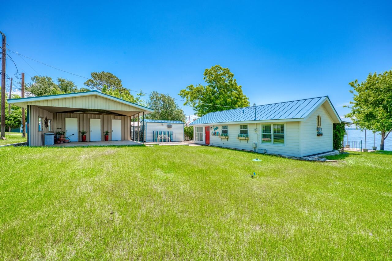 809 Lakeshore Loop, Tow