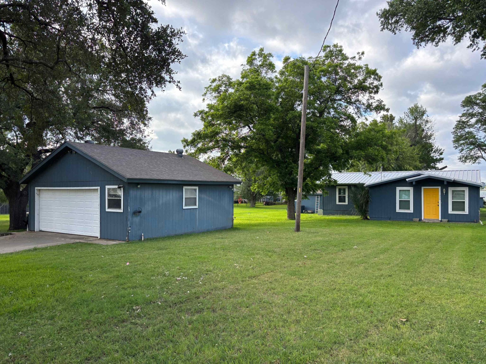 306 Beach Dr, Sunrise Beach