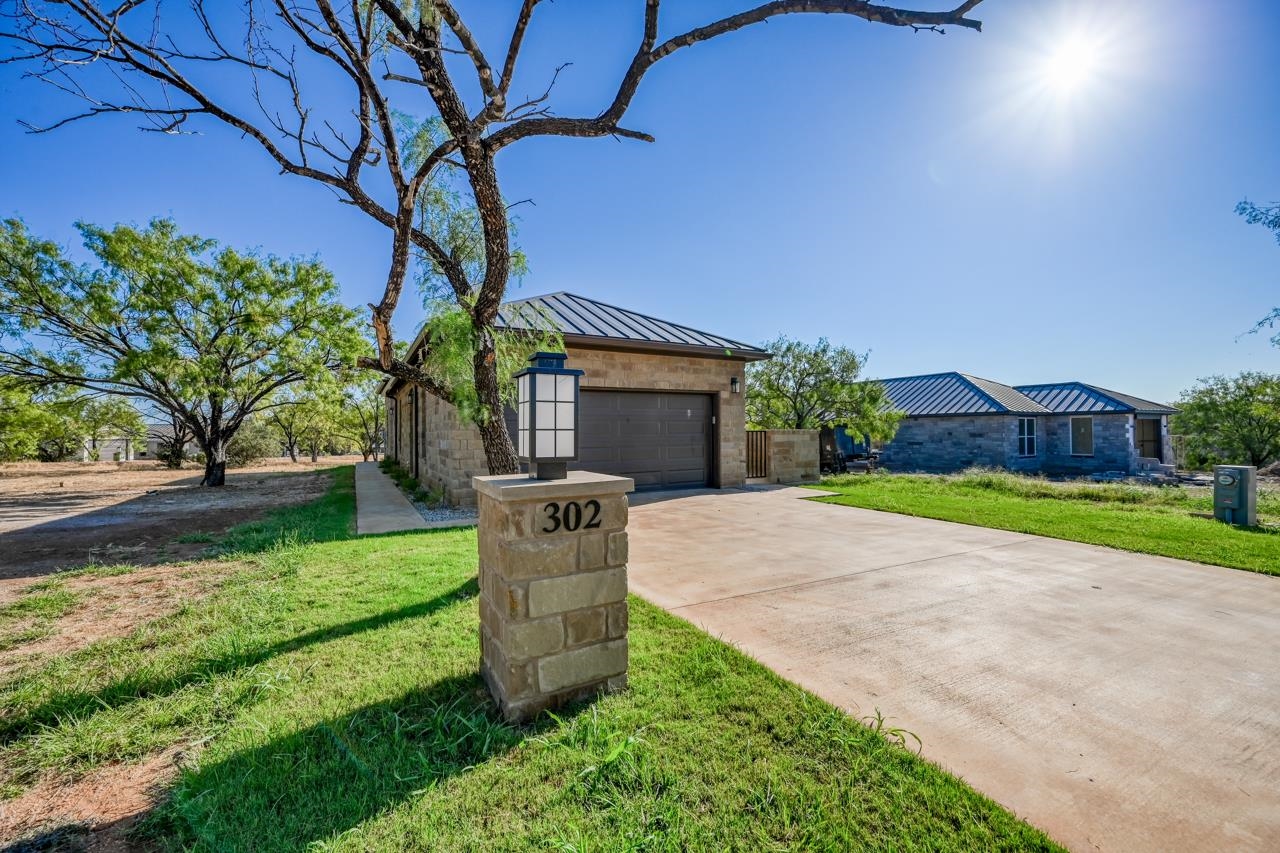 302 Parallel, Horseshoe Bay