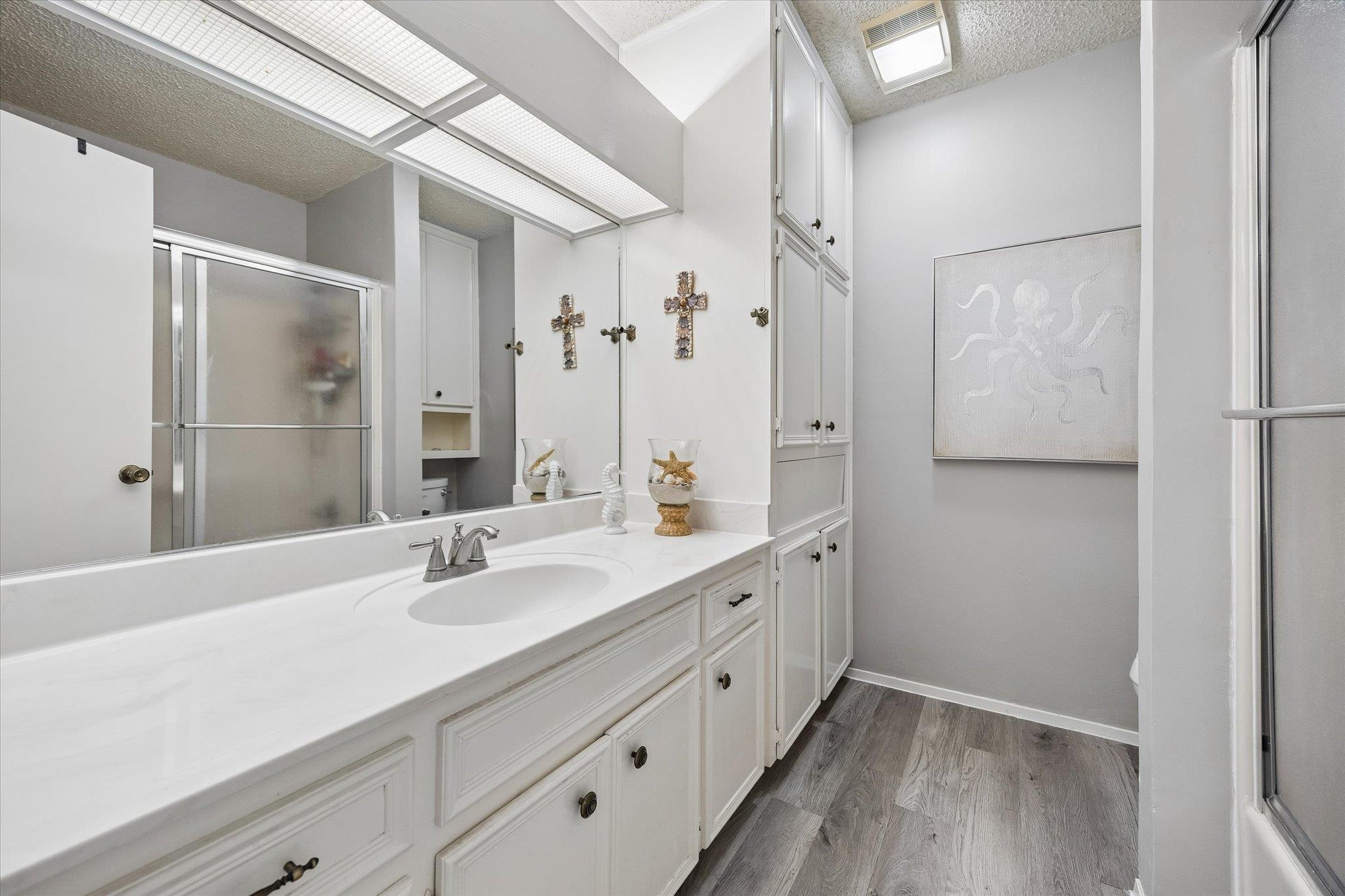 Guest bath.