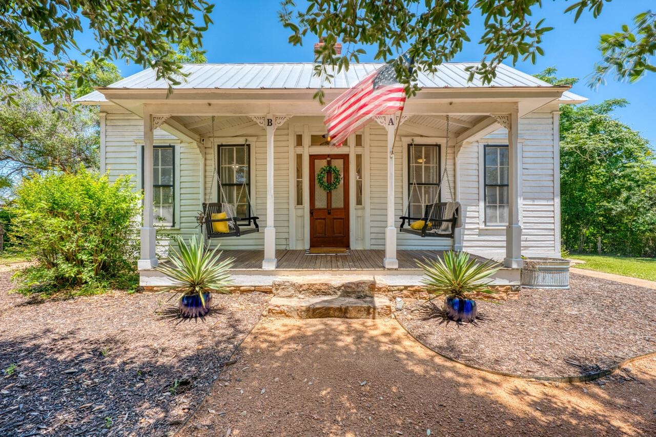 700 Bayley, Llano