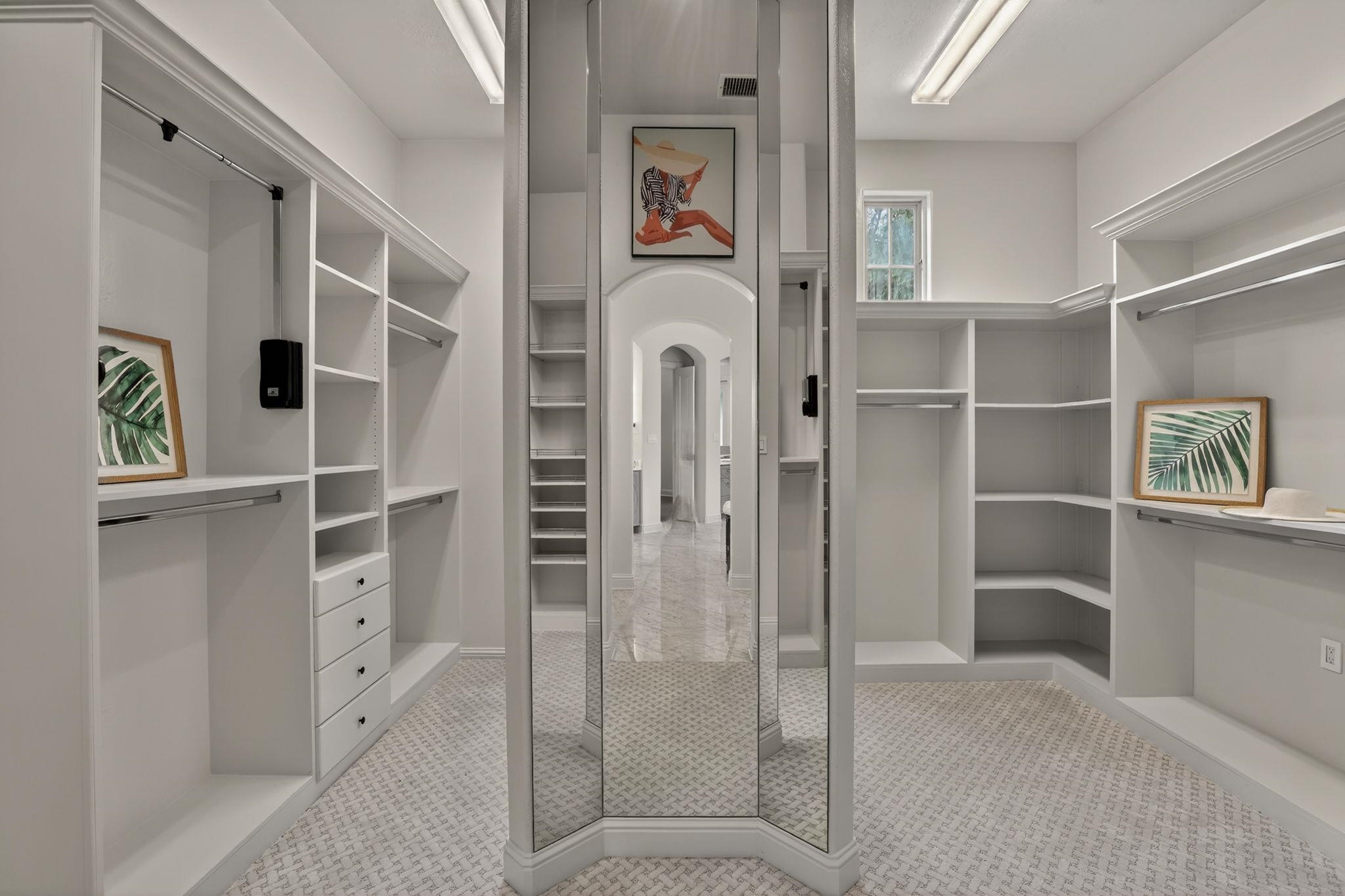 2026 CALMING NEUTRALS, PATTERNED CARPET, FLOOR TO CEILING DRESSING MIRRORS, PULL-DOWN STORAGE CADDY!