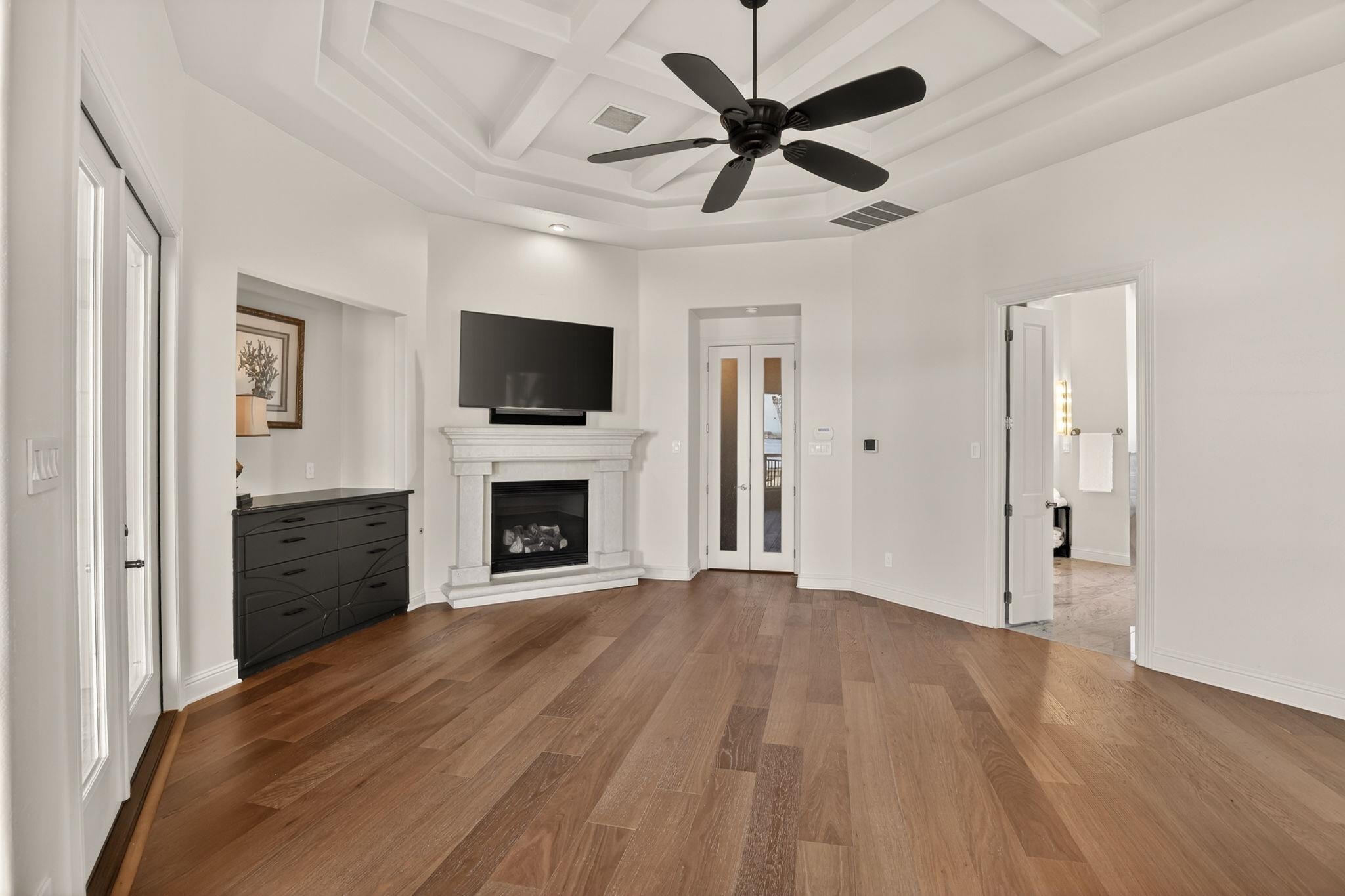 OWNER'S SUITE WITH LUXURIOUS BATHROOM SANTUARY & ACCESS TO WATERFRONT PATIO, FIREPLACE, TV!