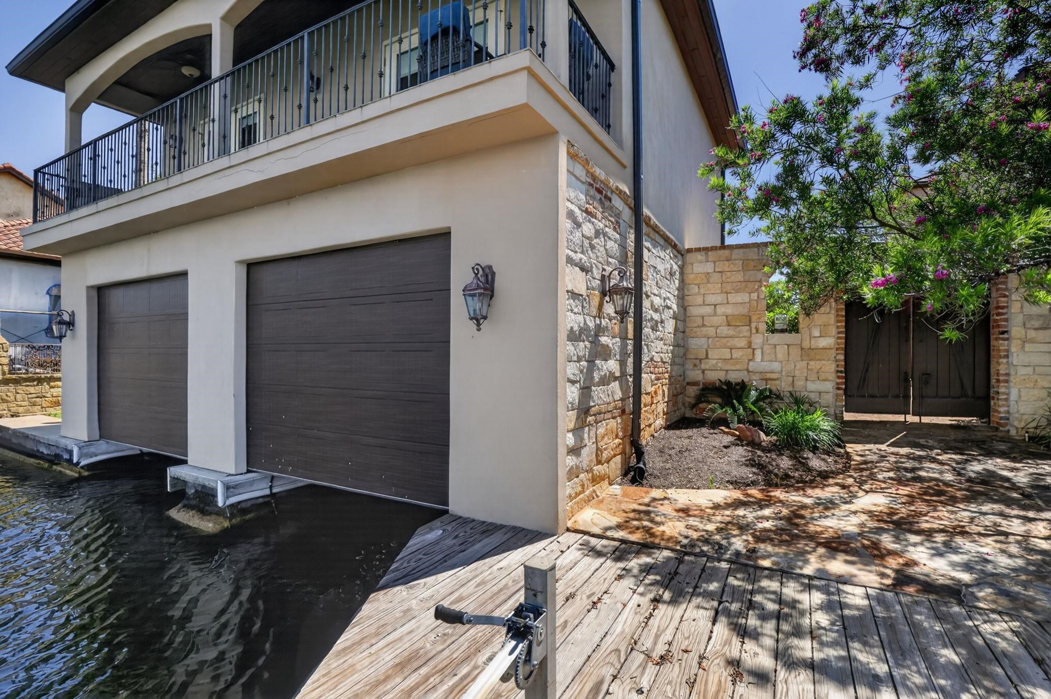 BOAT HOUSE WITH 2 SLIPS, EXT. JET SKI DOCK. 2026 UPDATED CASITA WITH EFF. KITCHEN, DEN, 2BED/1BATH!