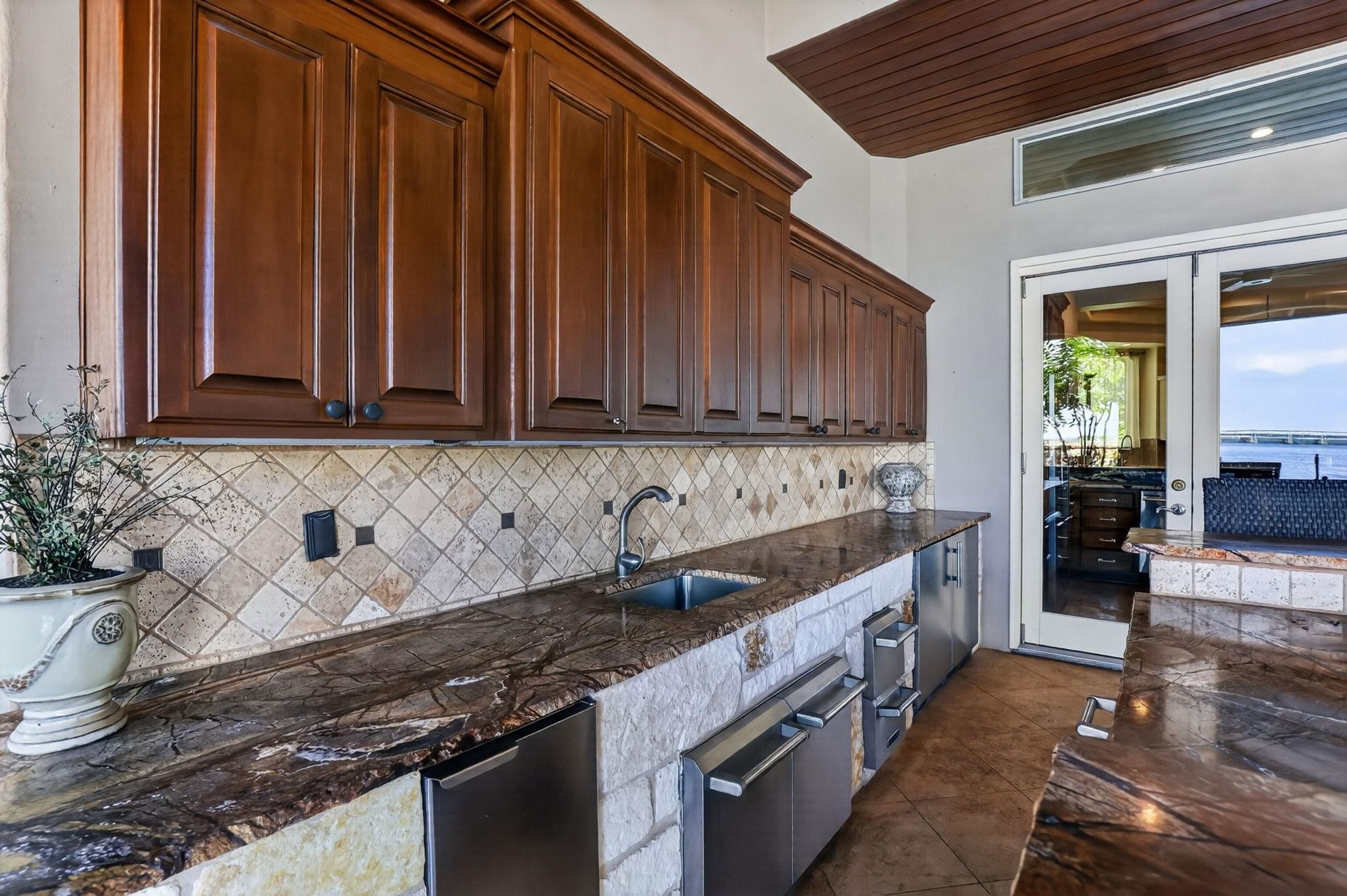 NOTHING MORE NEEDED! GRANTIE COUNTERTOPS, APPLIANCES, TV, ISLAND WITH SEATING, GRILL, ICE MACHINE!