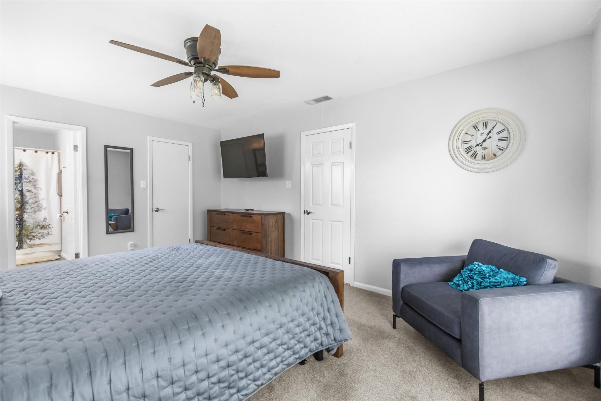 Bedroom with en suite bath