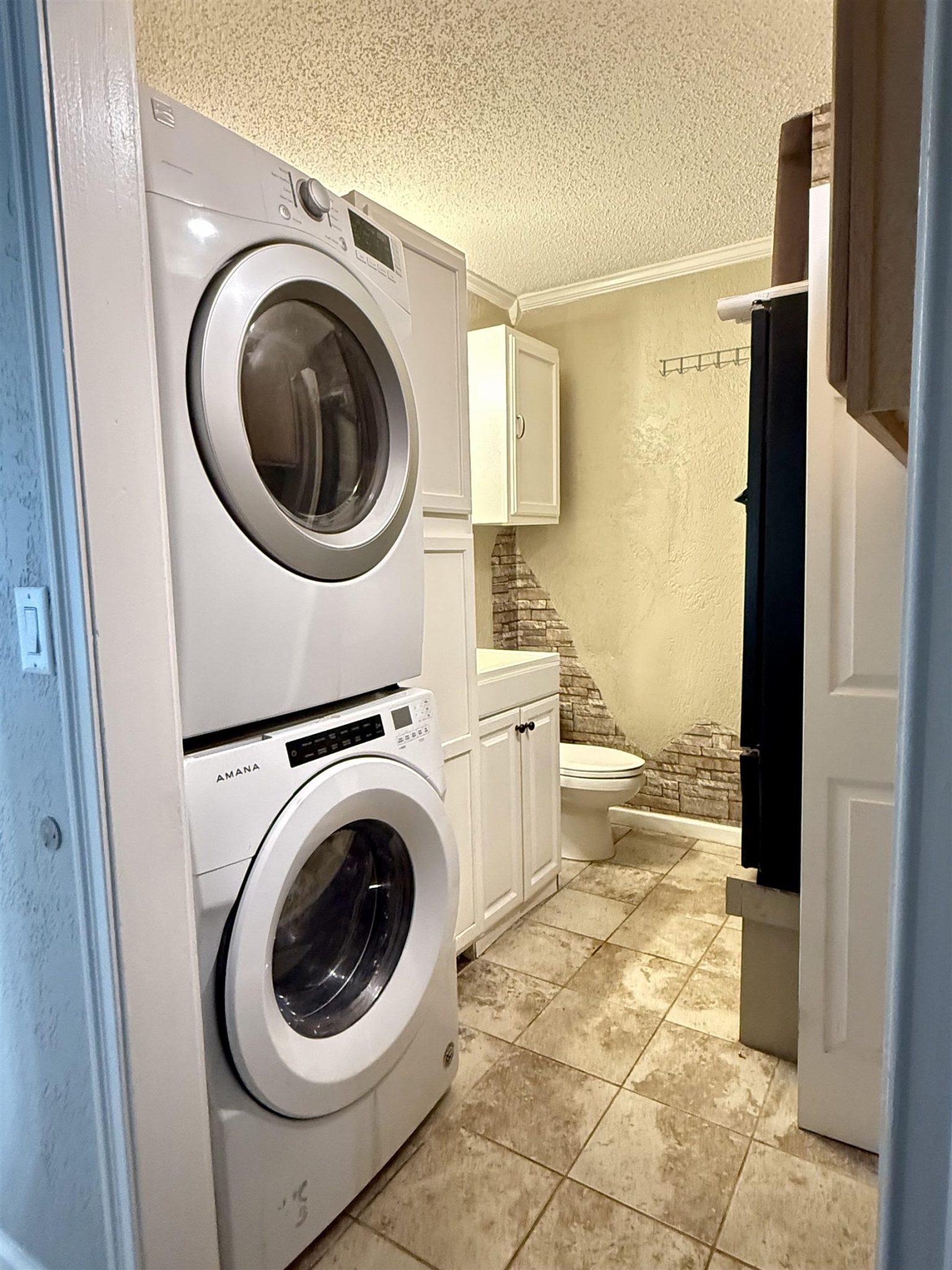 Utility Room, Half Bath, Drink Refrigerator