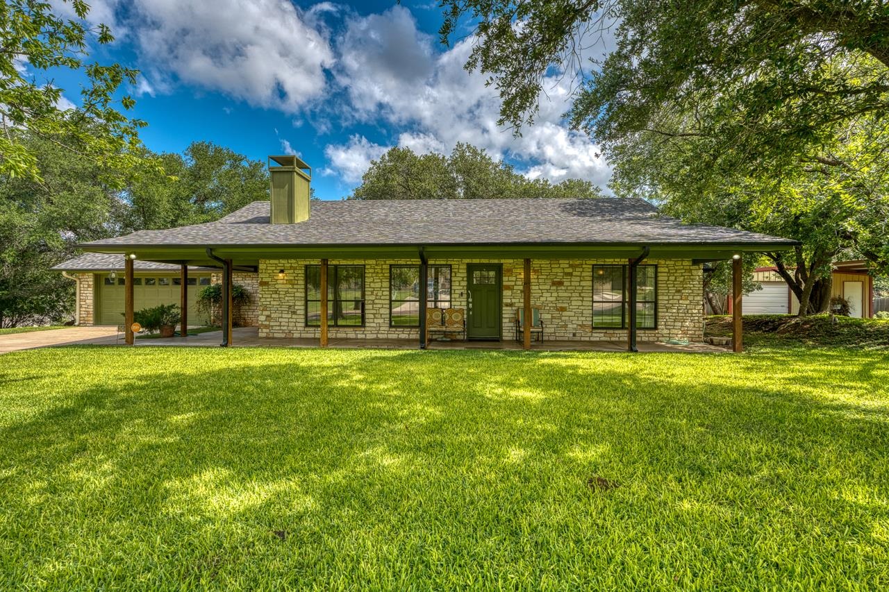 306 Pecan, Kingsland