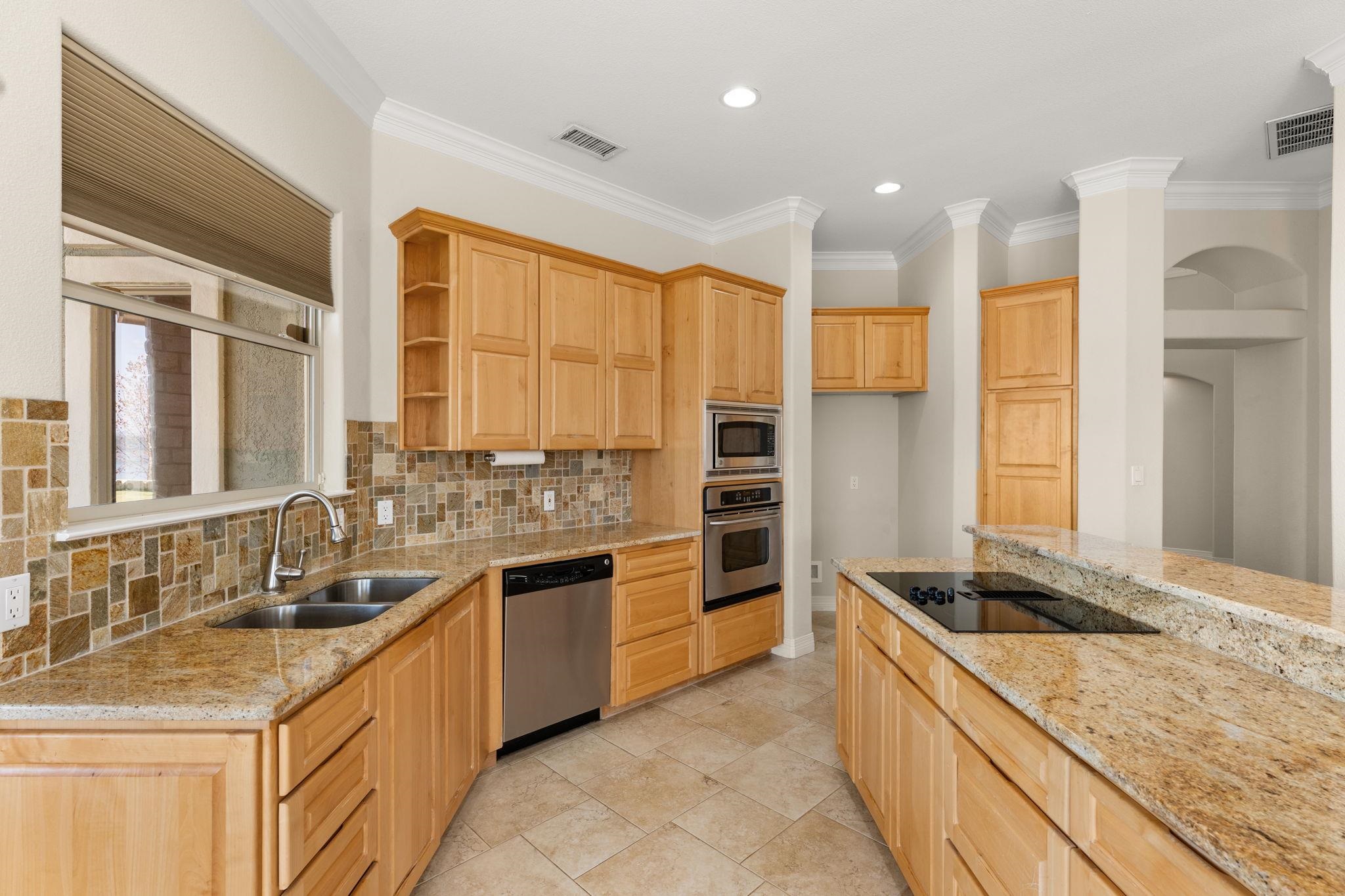 Kitchen Cooktop is electric
