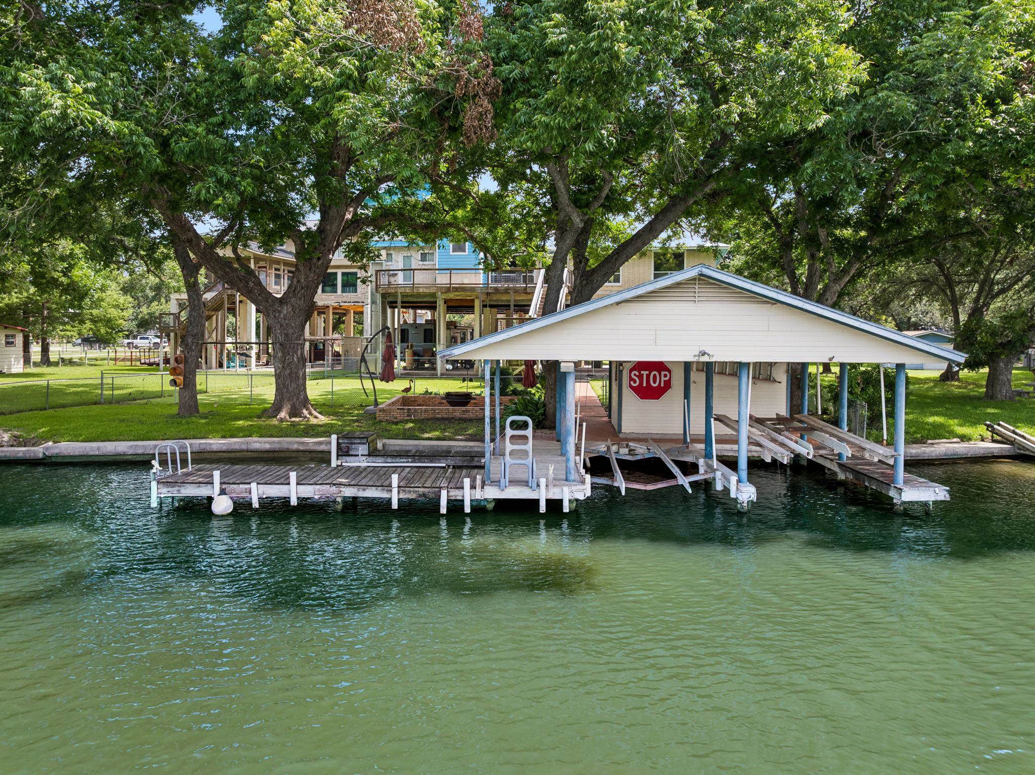 160 Lakeside, Seguin