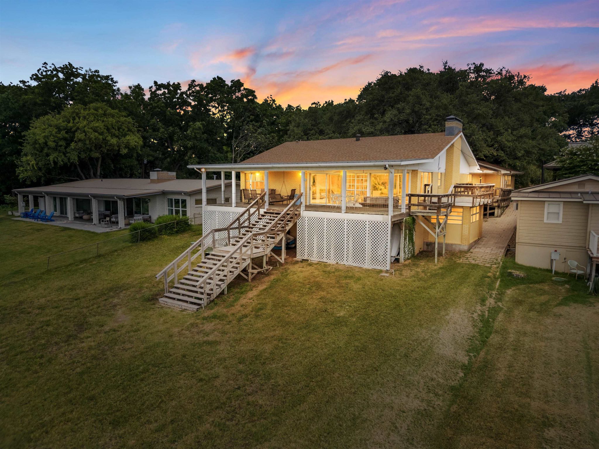 3616 River Oaks, Kingsland