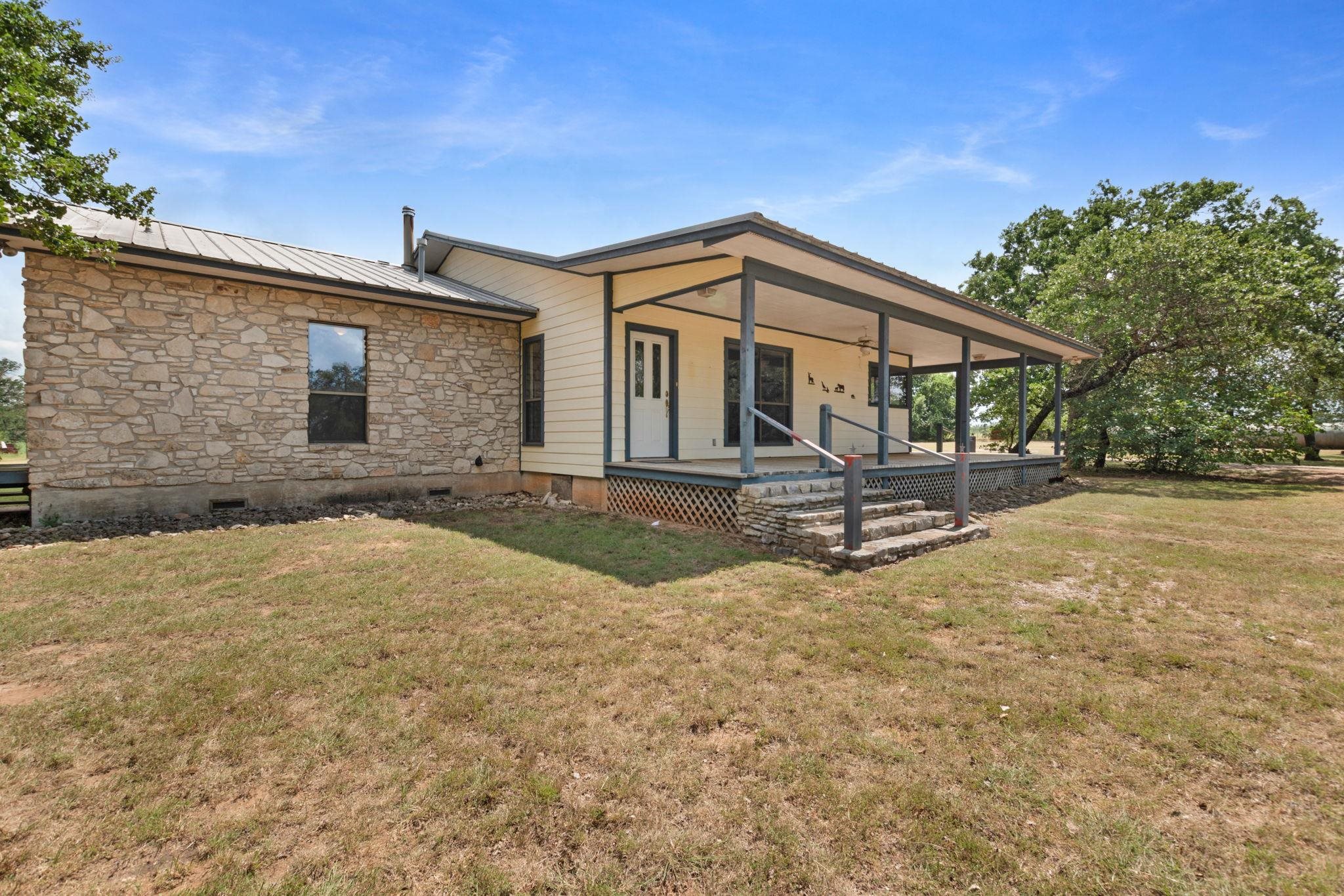 12437 County Road 200, Bertram